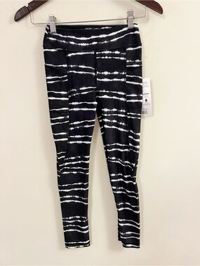 Scorpio Sol Girls Serena Pockets Leggings Black Striped Tie Dye Size Medium NEW